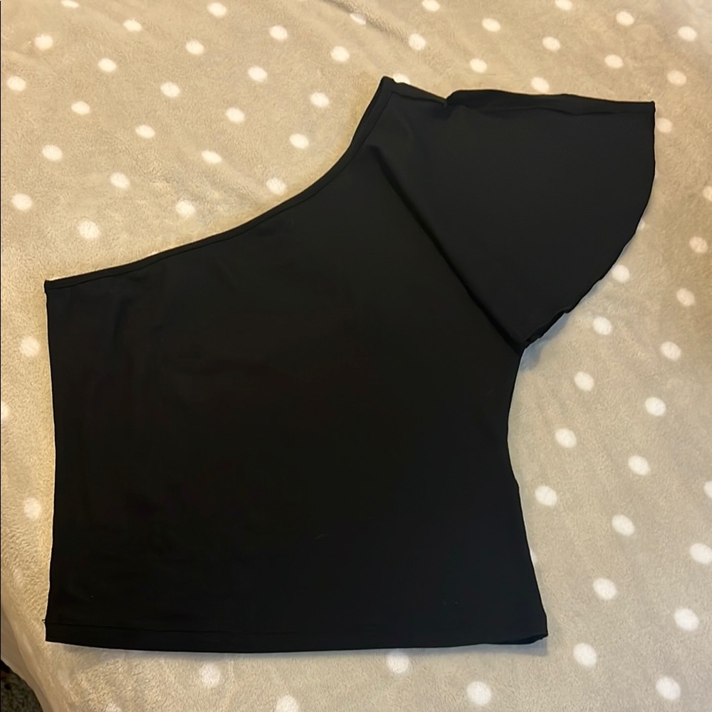 Motel. Black M Top